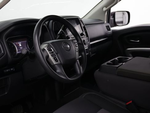 Used 2022 Nissan Titan SV RWD image 13