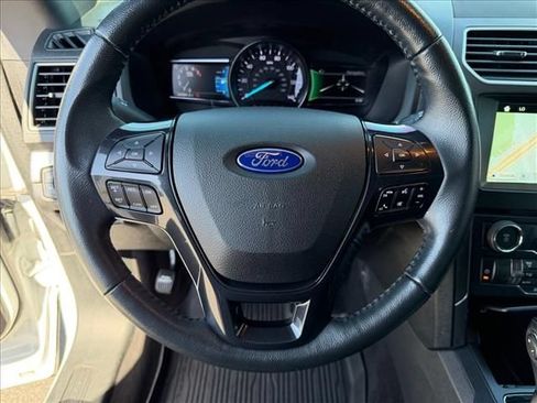 Used 2018 Ford Explorer XLT w/ Equipment Group 201A FWD image 18