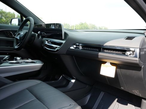 New 2025 Cadillac Lyriq Luxury image 25