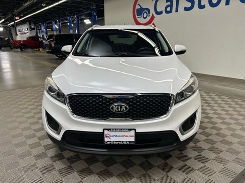 Used 2017 Kia Sorento FWD image 4