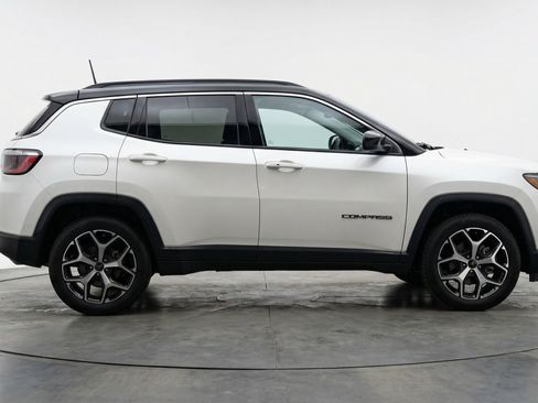 Used 2025 Jeep Compass Limited AWD/4WD image 11