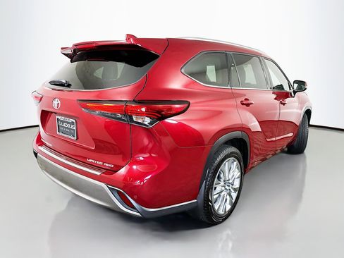 Used 2020 Toyota Highlander Limited image 7