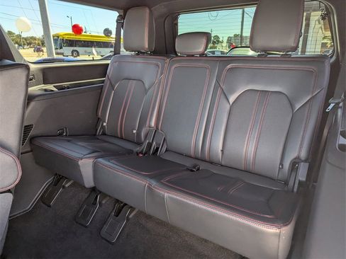Used 2022 Ford Expedition Max Limited image 11