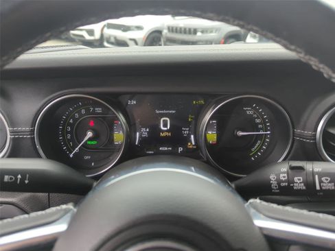 Used 2022 Jeep Wrangler Unlimited Sahara w/ Cold Weather Group AWD/4WD image 17