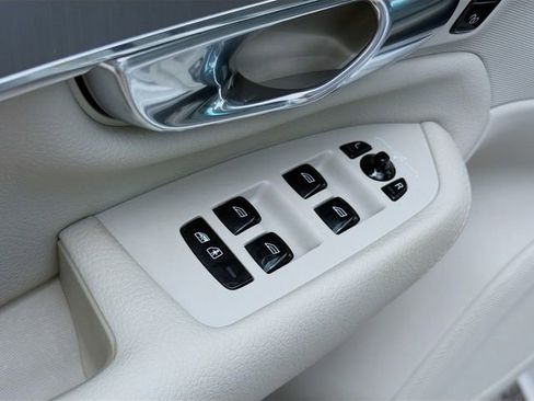 Used 2021 Volvo XC90 T5 Momentum w/ Climate Package FWD image 24