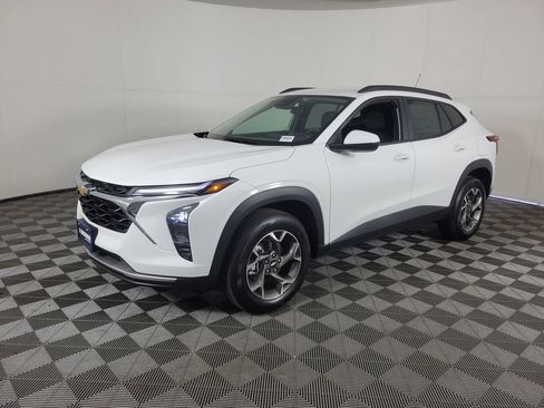 New 2026 Chevrolet Trax LT image 8