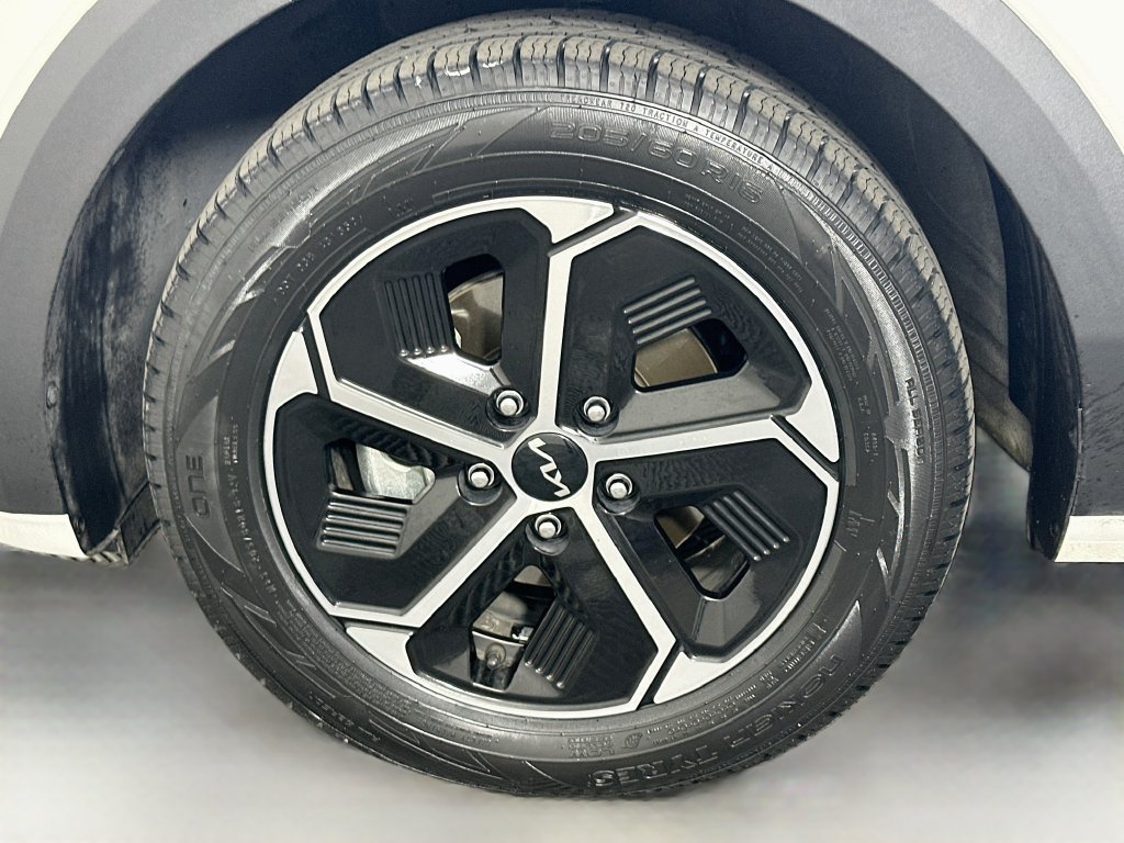 Used 2023 Kia Niro EX FWD image 19