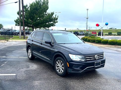 Used 2018 Volkswagen Tiguan SEL FWD image 3
