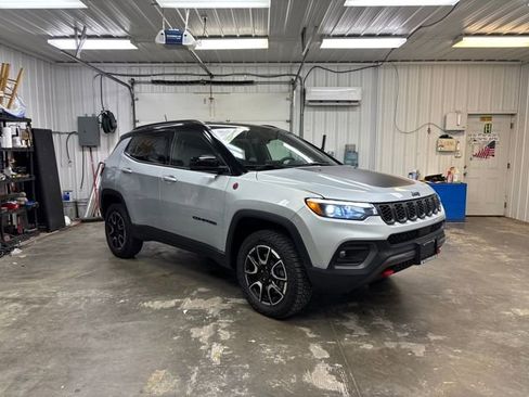 Used 2025 Jeep Compass Trailhawk w/ Trailhawk Elite Group image 7