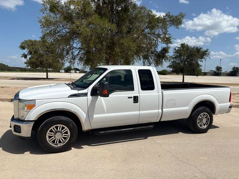 Used 2012 Ford F250 XLT w/ XLT Interior Pkg RWD image 2