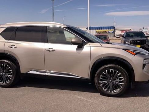 Used 2026 Nissan Rogue Platinum w/ Platinum Premium Package AWD/4WD image 3