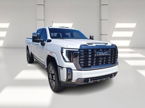 Used 2024 GMC Sierra 2500 Denali Ultimate AWD/4WD image 3