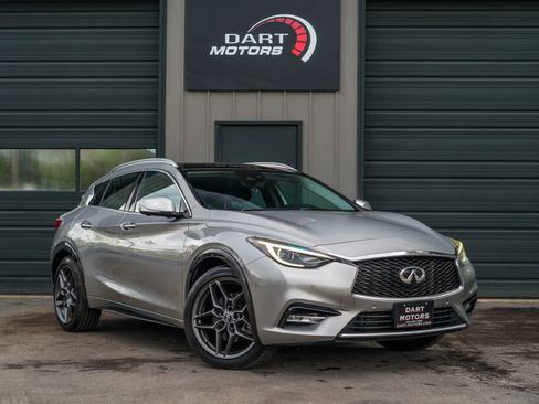 Used 2017 INFINITI QX30 Premium w/ Technology Package FWD image 1