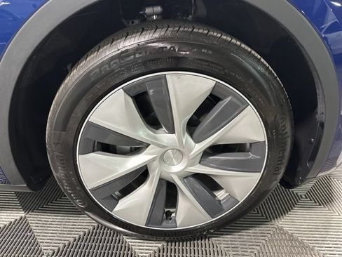 Used 2023 Tesla Model Y Long Range AWD/4WD image 25