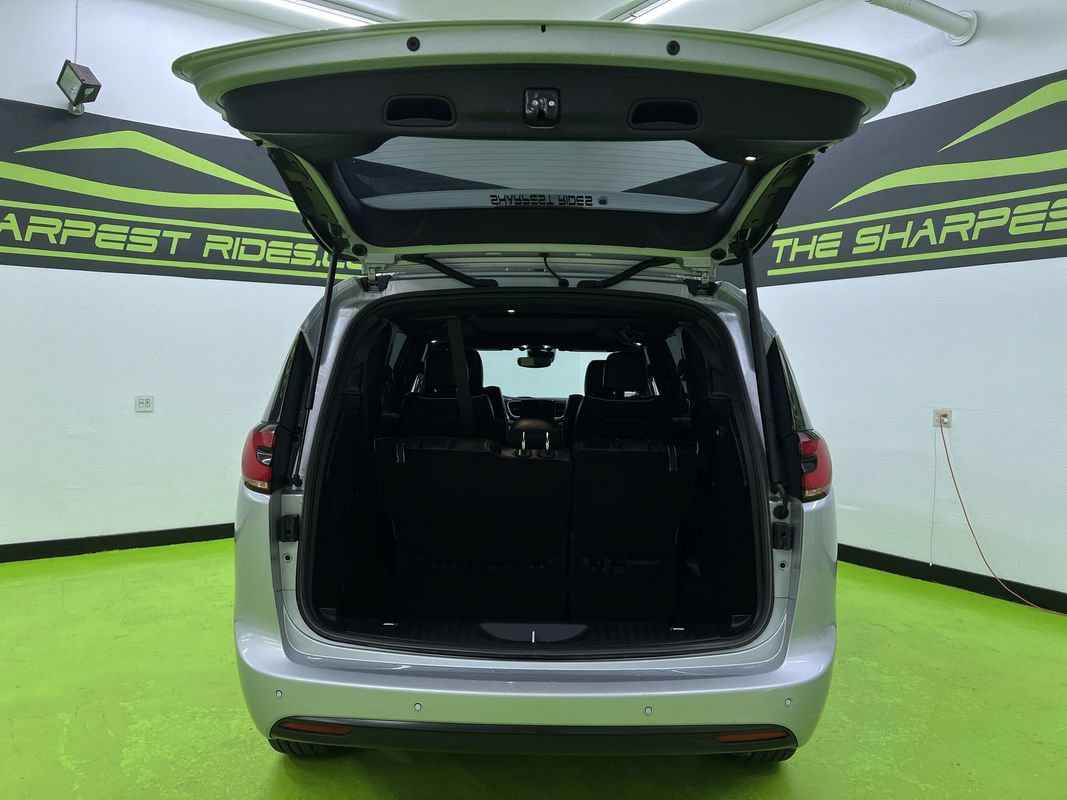 Used 2023 Chrysler Pacifica Limited w/ Uconnect Theater Family Group AWD/4WD image 9