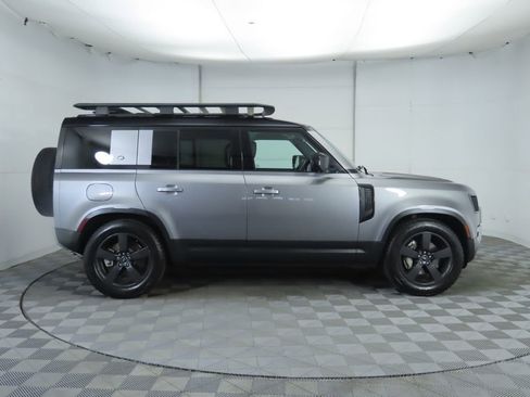 Used 2022 Land Rover Defender 110 SE image 4