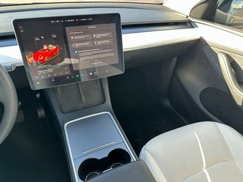 Used 2023 Tesla Model Y Long Range image 19