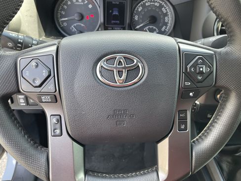 Certified 2018 Toyota Tacoma TRD Off-Road w/ Technology Package AWD/4WD image 17