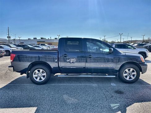 Used 2010 Nissan Titan SE w/ SE Value Truck Pkg image 3