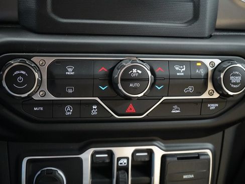 Used 2021 Jeep Wrangler Unlimited Sport AWD/4WD image 19