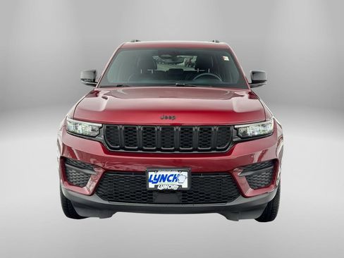 Used 2023 Jeep Grand Cherokee Altitude AWD/4WD image 7