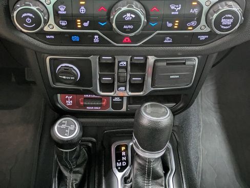 Used 2024 Jeep Wrangler Unlimited image 26