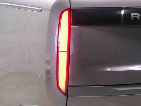 Used 2025 Land Rover Range Rover Long Wheelbase Autobiography image 7