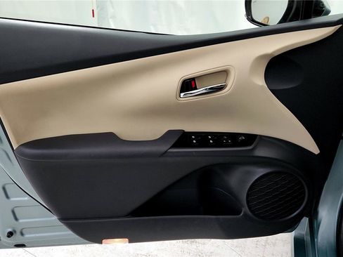 Used 2017 Toyota Prius Two image 22