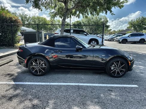 Used 2025 MAZDA MX-5 Miata Grand Touring w/ Weather Package RWD image 10