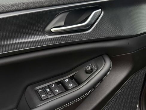 New 2025 Jeep Grand Cherokee Laredo image 23