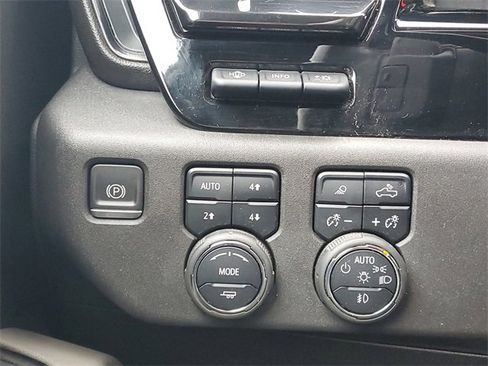 Certified 2022 Chevrolet Silverado 1500 ZR2 w/ Technology Package image 20