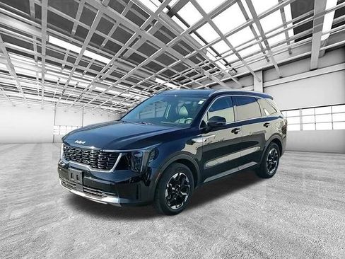 Certified 2025 Kia Sorento S image 8