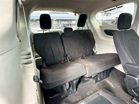 Used 2017 Chrysler Pacifica Touring Plus w/ Tire & Wheel Group image 31