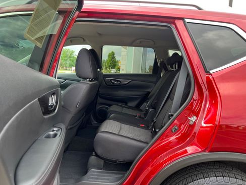 Used 2019 Nissan Rogue SV AWD/4WD image 33