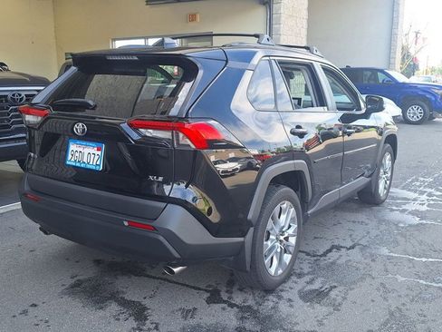 Used 2023 Toyota RAV4 XLE Premium image 5