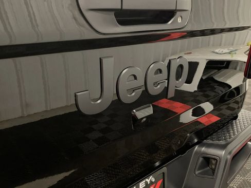 Used 2023 Jeep Gladiator Sport image 18