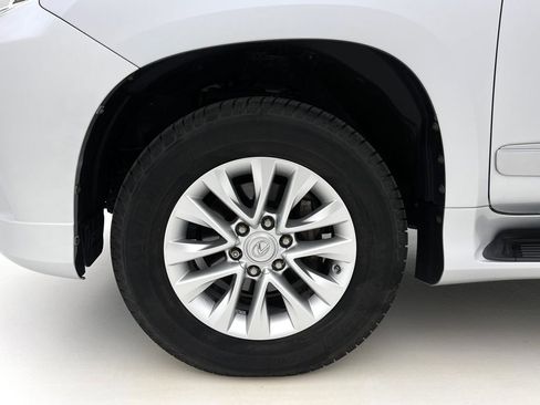 Used 2019 Lexus GX 460 image 33