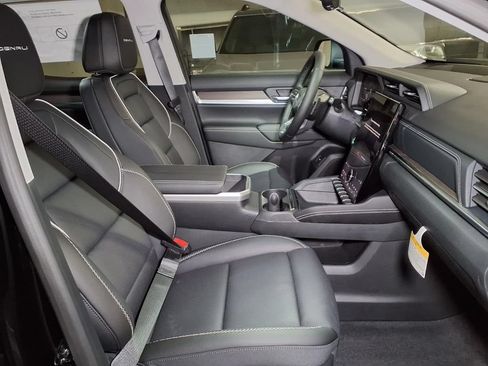 New 2026 GMC Terrain Denali w/ LPO, Black Badging Package AWD/4WD image 6