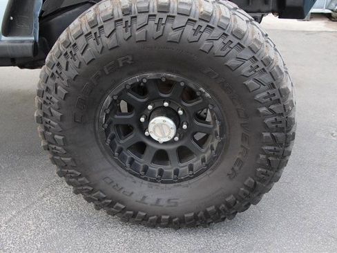 Used 2012 Jeep Wrangler Unlimited Rubicon w/ Dual Top Group AWD/4WD image 36