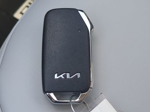 New 2025 Kia Niro EX Touring image 21