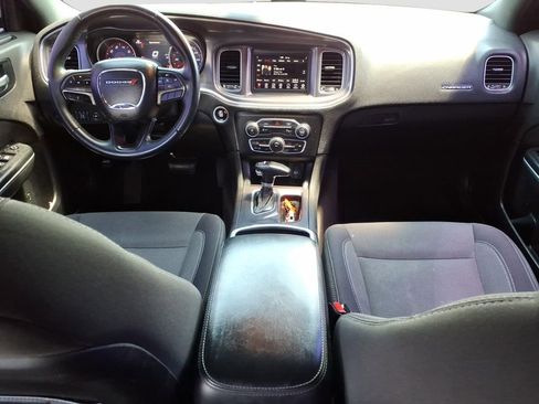 Used 2018 Dodge Charger SXT RWD image 12