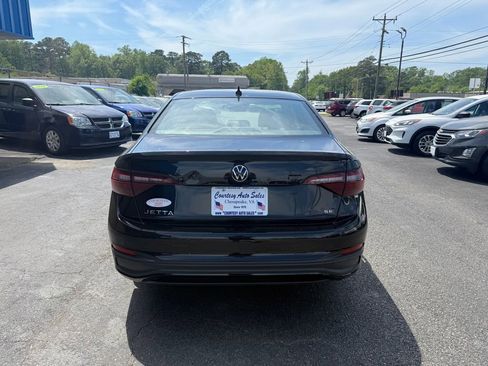 Used 2024 Volkswagen Jetta SE FWD image 9