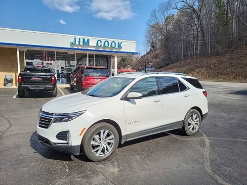 Used 2023 Chevrolet Equinox Premier image 2