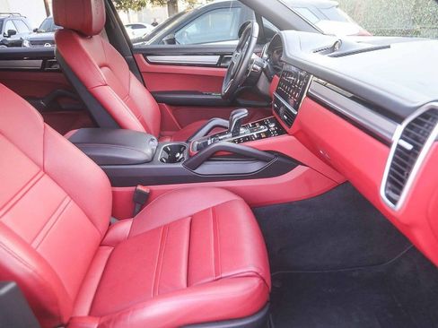 Used 2023 Porsche Cayenne Platinum Edition image 16