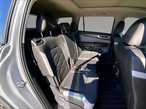 Certified 2025 Volkswagen Atlas Peak Edition SE AWD/4WD image 26