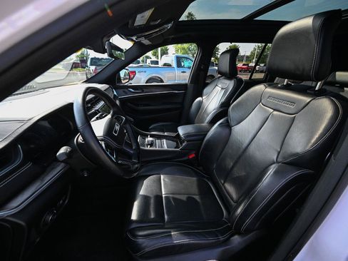 Used 2022 Jeep Grand Cherokee Overland w/ Adv Protech Group III AWD/4WD image 19