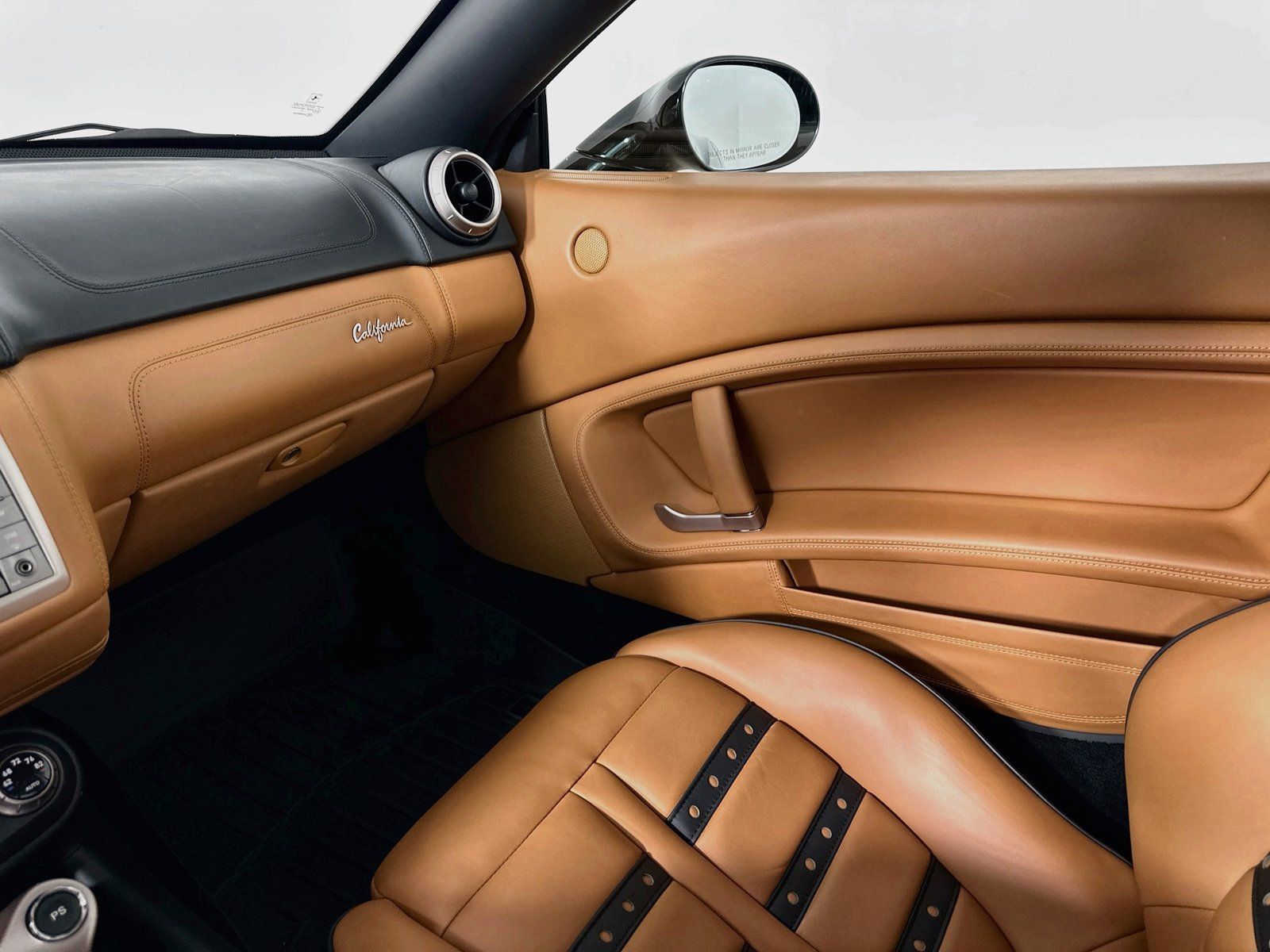 Used 2014 Ferrari California RWD image 24