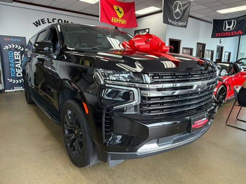 Used 2022 Chevrolet Suburban LT w/ LT Signature Plus Package AWD/4WD image 2
