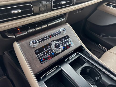 Used 2020 Lincoln Aviator Reserve w/ Equipment Group 202A image 22