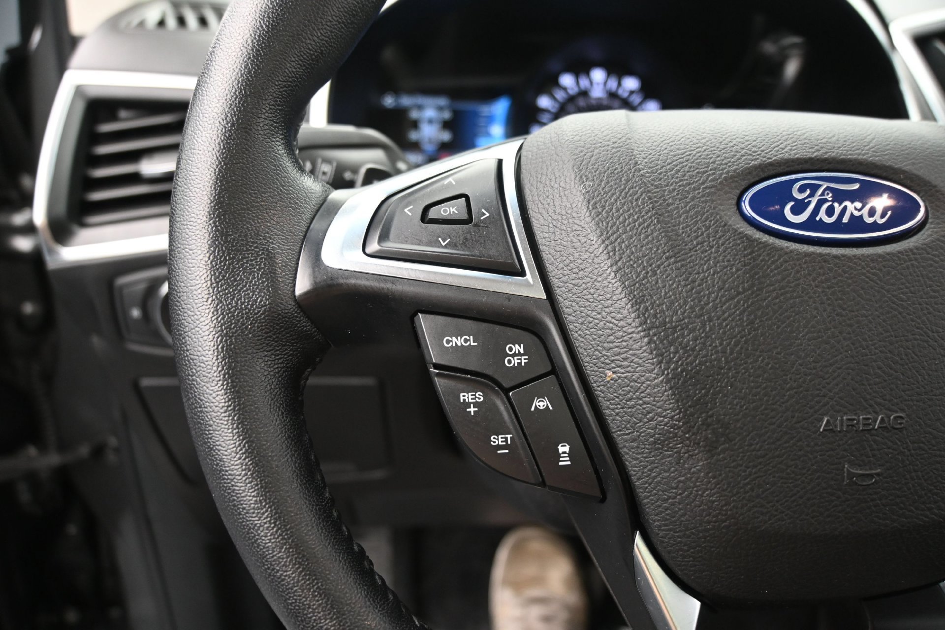 Used 2019 Ford Edge Titanium w/ Equipment Group 301A AWD/4WD image 23